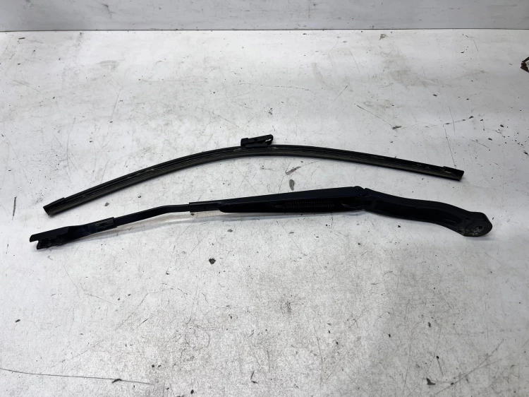 RAMIĘ WYCIERACZKI PRAWE AUDI Q7 4M 4M2955408