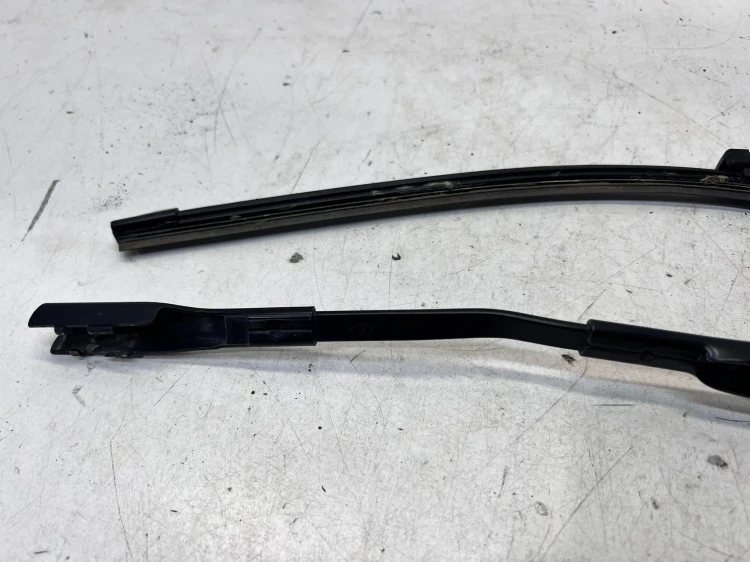 RAMIĘ WYCIERACZKI PRAWE AUDI Q7 4M 4M2955408