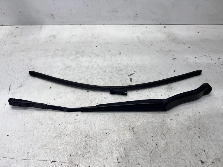 RAMIĘ WYCIERACZKI PRAWE AUDI Q7 4M 4M2955408