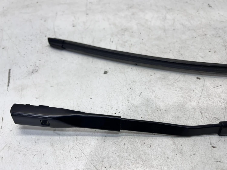 RAMIĘ WYCIERACZKI PRAWE AUDI Q7 4M 4M2955408