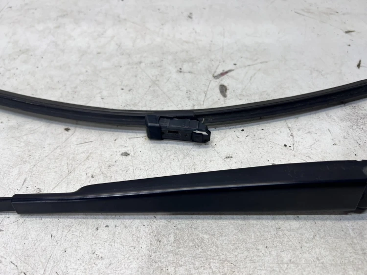 RAMIĘ WYCIERACZKI PRAWE AUDI Q7 4M 4M2955408