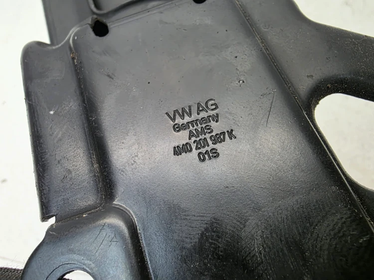 OBUDOWA UCHWYT MOCOWANIE FILTRA PALIWA AUDI Q7 4M 4M0127401C 4M0201987K
