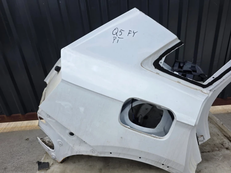 ĆWIARTKA BŁOTNIK PRAWY TYŁ AUDI Q5 FY 80A !!! *4