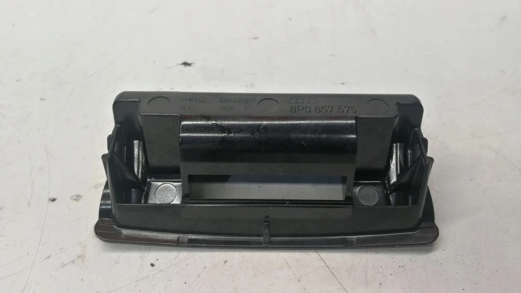 WKŁAD POPIELNICZKI PRZÓD AUDI A3 8P LIFT 8P0857575