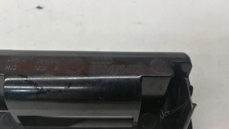 WKŁAD POPIELNICZKI PRZÓD AUDI A3 8P LIFT 8P0857575