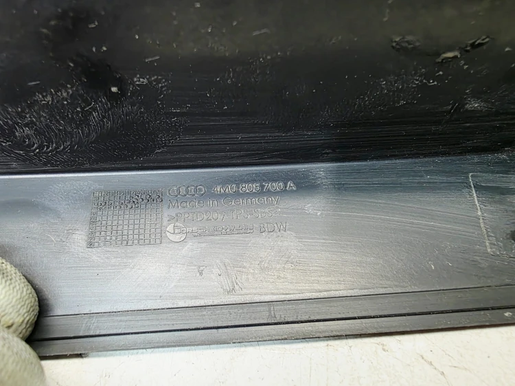 OSŁONA NAKŁADKA FARTUCHA BŁOTNIKA PRAWA AUDI Q7 4M 4M0805700A