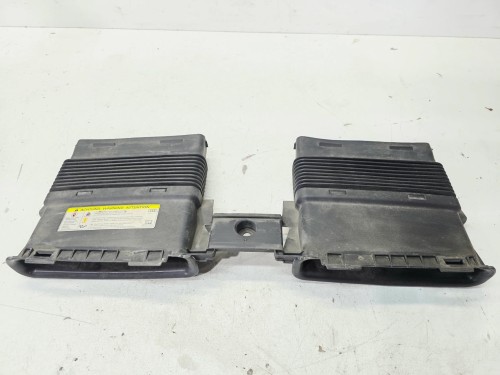 WLOT DOLOT POWIETRZA Z PASA PRZEDNIEGO AUDI Q7 4M 3.0 TDI 4M0129510D