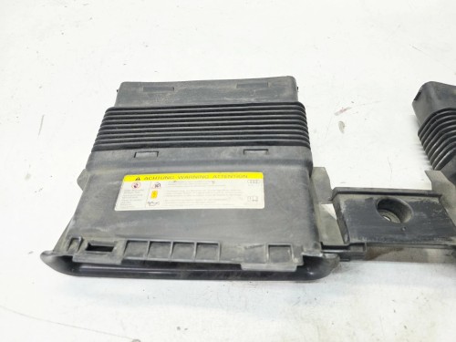 WLOT DOLOT POWIETRZA Z PASA PRZEDNIEGO AUDI Q7 4M 3.0 TDI 4M0129510D