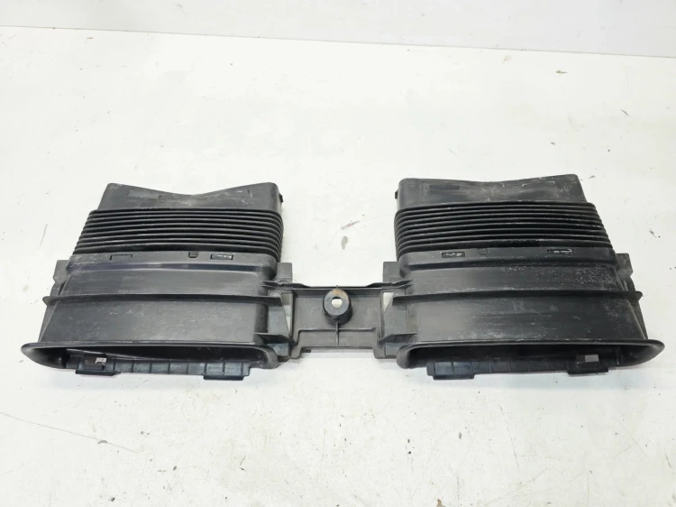 WLOT DOLOT POWIETRZA Z PASA PRZEDNIEGO AUDI Q7 4M 3.0 TDI 4M0129510D