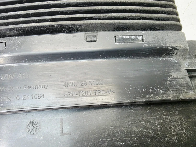 WLOT DOLOT POWIETRZA Z PASA PRZEDNIEGO AUDI Q7 4M 3.0 TDI 4M0129510D