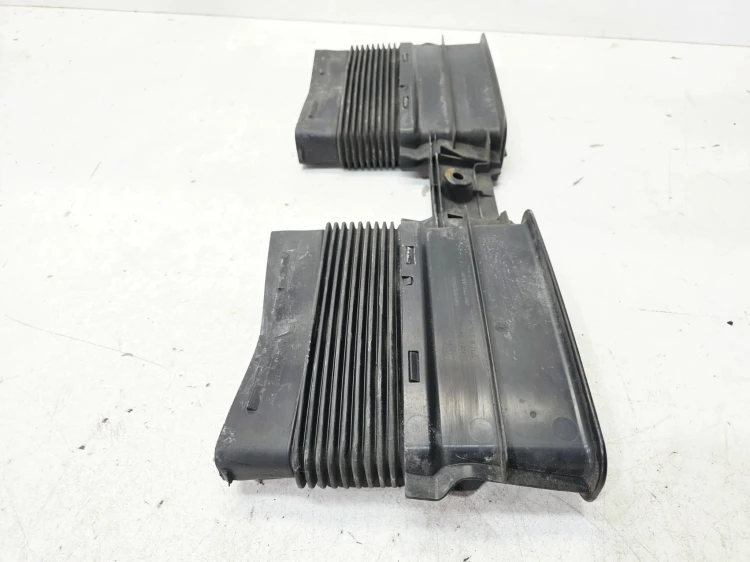 WLOT DOLOT POWIETRZA Z PASA PRZEDNIEGO AUDI Q7 4M 3.0 TDI 4M0129510D