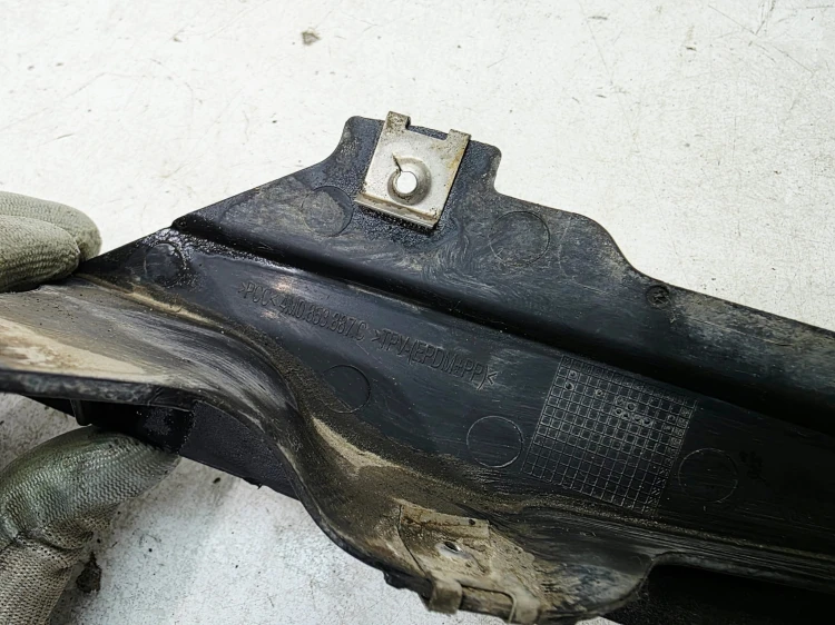 CHLAPACZ SPOJLER NADKOLA LEWY PRZÓD AUDI Q7 4M 4M0853887C