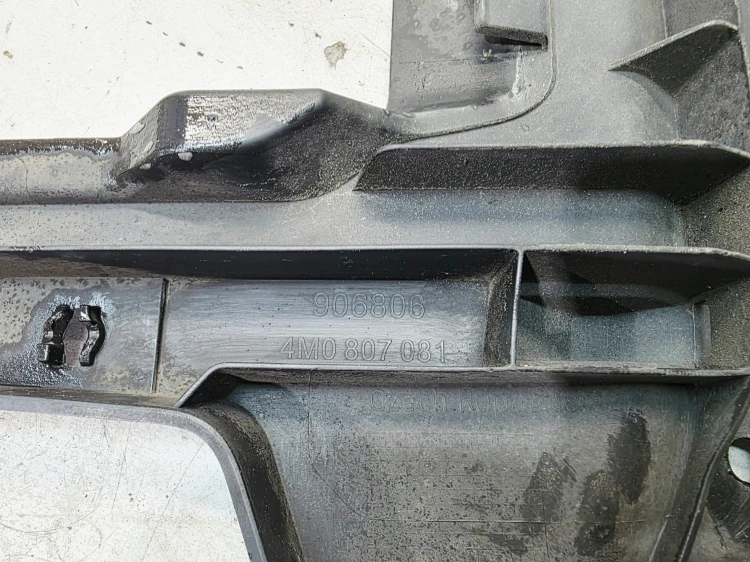 OSŁONA NAKŁADKA PASA GÓRNA AUDI Q7 4M 4M0807081