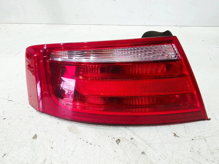LAMPA LEWY TYŁ W BŁOTNIK NA ŻARÓWKI AUDI A5 8T SPORTBACK 8T8945095