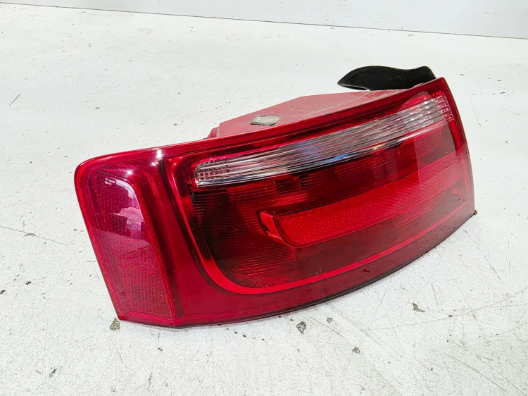 LAMPA LEWY TYŁ W BŁOTNIK NA ŻARÓWKI AUDI A5 8T SPORTBACK 8T8945095