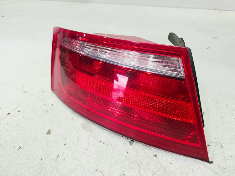 LAMPA LEWY TYŁ W BŁOTNIK NA ŻARÓWKI AUDI A5 8T SPORTBACK 8T8945095