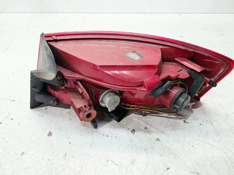 LAMPA LEWY TYŁ W BŁOTNIK NA ŻARÓWKI AUDI A5 8T SPORTBACK 8T8945095