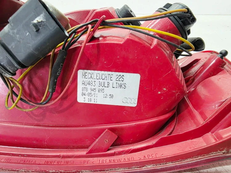 LAMPA LEWY TYŁ W BŁOTNIK NA ŻARÓWKI AUDI A5 8T SPORTBACK 8T8945095