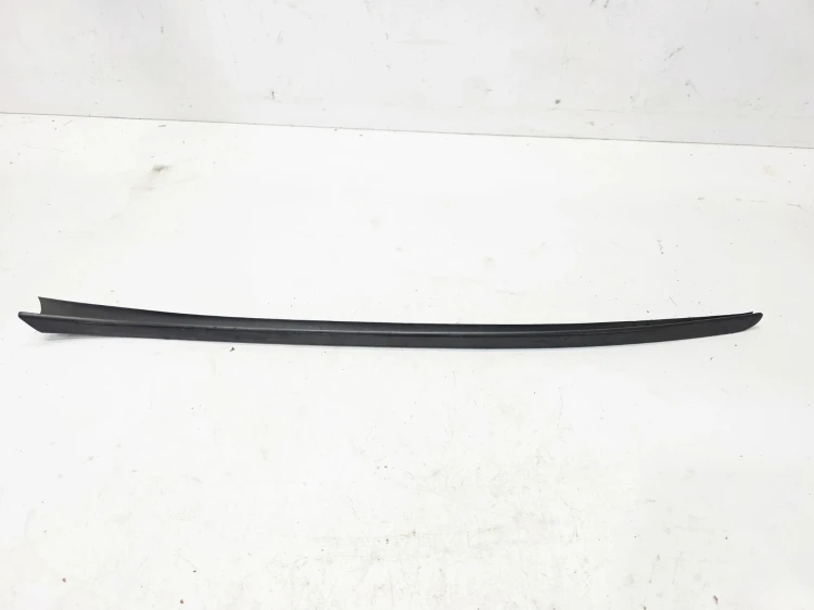 LISTWA ZGARNIAJĄCA SZYBY CZOŁOWEJ LEWY PRZÓD AUDI Q3 8U 8U0854327