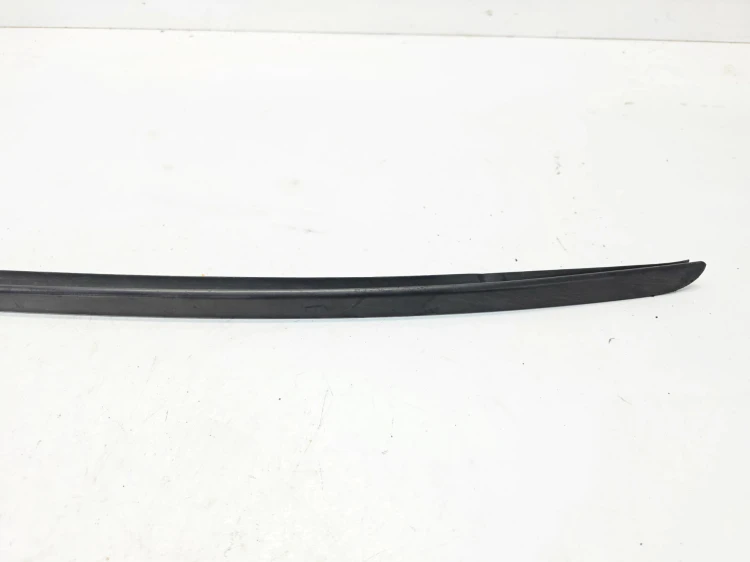 LISTWA ZGARNIAJĄCA SZYBY CZOŁOWEJ LEWY PRZÓD AUDI Q3 8U 8U0854327