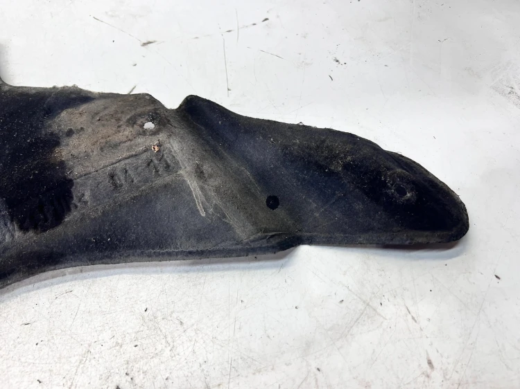 WYGŁUSZENIE PODŁUŻNICY LEWEJ AUDI A4 B8 A5 8K0863827