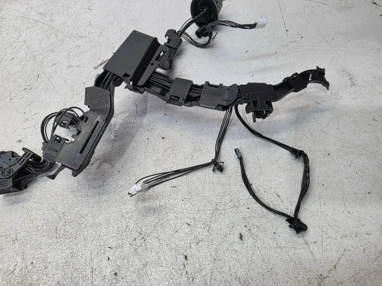 WIĄZKA REFLEKTORA XENON PRAWY PRZÓD AUDI A6 C8 HELLA 218961-02R