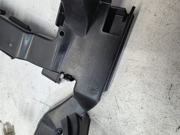 WIĄZKA REFLEKTORA XENON PRAWY PRZÓD AUDI A6 C8 HELLA 218961-02R