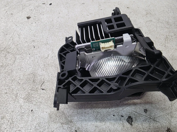 DIODA LED SOCZEWKA REFLEKTORA PRAWY PRZÓD AUDI A6 C8 4K0998473C