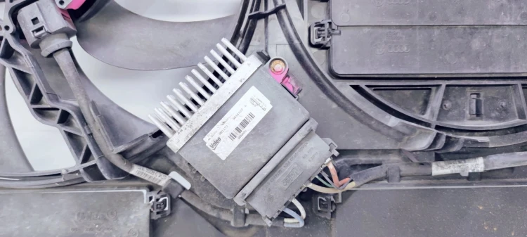 WENTYLATOR + OBUDOWA AUDI A4 B8 A5 Q5 8K0121003L