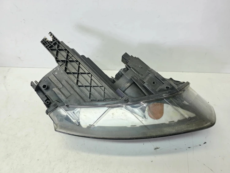 REFLEKTOR LAMPA PRZEDNIA LEWA ZWYKŁA AUDI Q3 8U 8U0941003N 22/26 UK