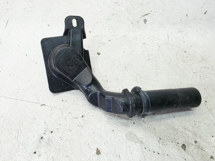 WLEW PŁYNU DO SPRYSKIWACZY AUDI Q7 4M 4M0955463
