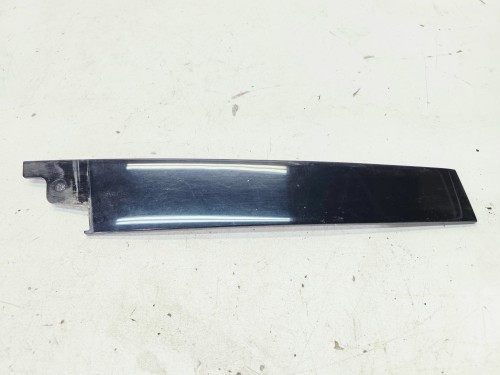 NAKŁADKA OSŁONA SŁUPKA DRZWI LEWY PRZÓD AUDI Q3 8U 8U0837901C