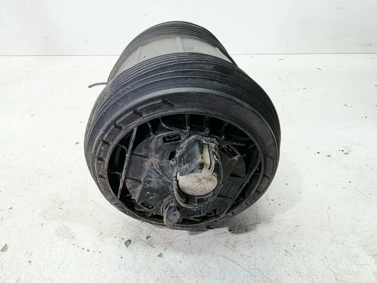 PODUSZKA MIECH PNEUMATYCZNY LEWY TYŁ AUDI Q7 4M 4M0616001P