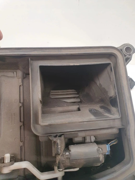 DMUCHAWA NAGRZEWNICY AUDI A6 C6 4F0820155F