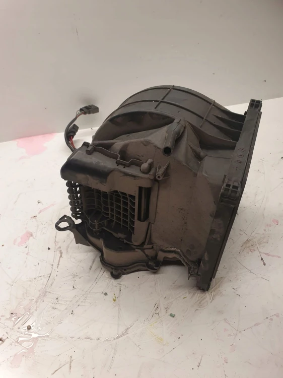 DMUCHAWA NAGRZEWNICY AUDI A6 C6 4F0820155F