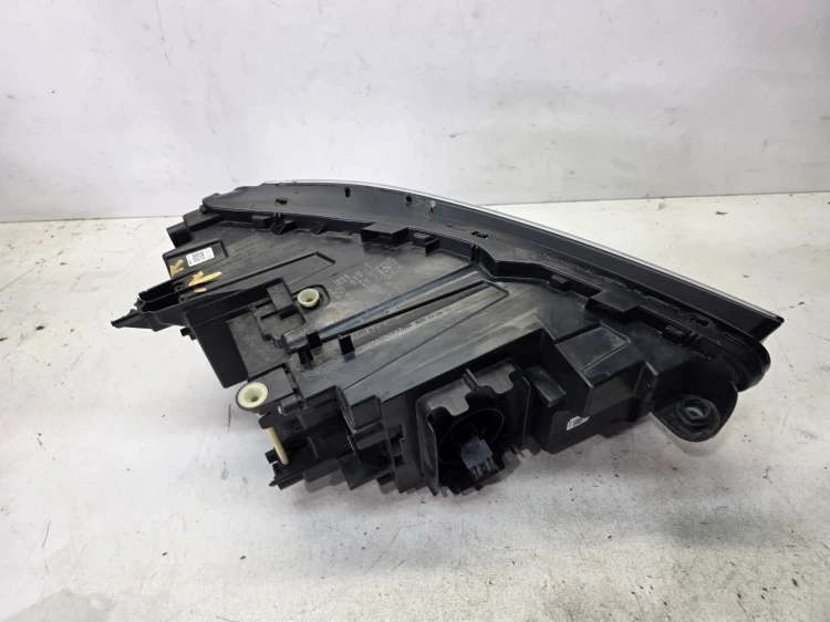 REFLEKTOR LAMPA LEWY PRZÓD MATRIX AUDI Q4 E-TRON 89A941035A