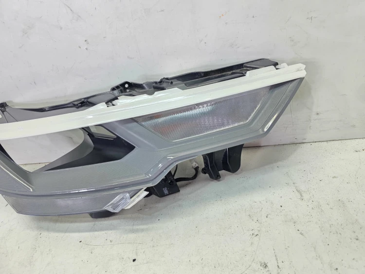 KIERUNKOWSKAZ LED ODBŁYŚNIK KLOSZA PRAWY PRZÓD AUDI A6 C8 219401-02R