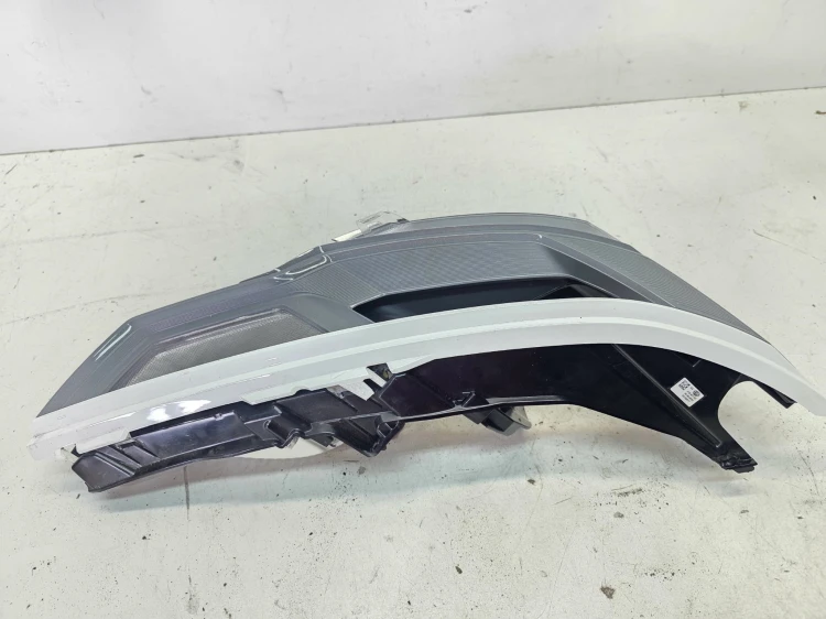 KIERUNKOWSKAZ LED ODBŁYŚNIK KLOSZA PRAWY PRZÓD AUDI A6 C8 219401-02R