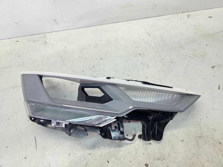 KIERUNKOWSKAZ LED ODBŁYŚNIK KLOSZA PRAWY PRZÓD AUDI A6 C8 219401-02R