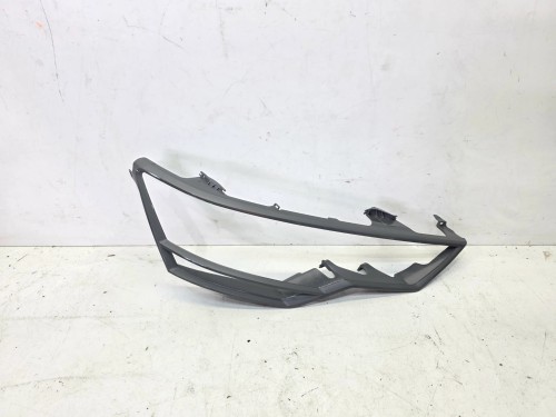 RAMKA WEWNETRZNA KLOSZA PRAWY PRZÓD AUDI A6 C8 HELLA 217295-02R
