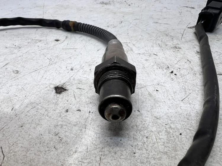 CZUJNIK TEMPERATURY SPALIN SONDA LAMBDA 057906262A