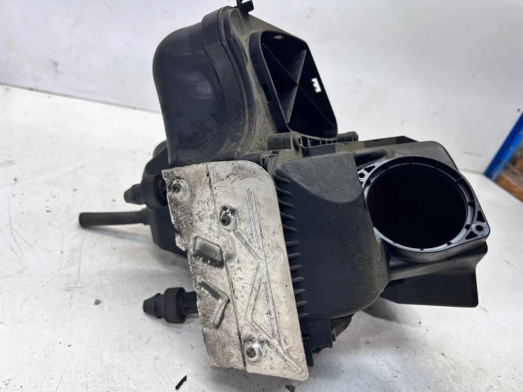 OBUDOWA FILTRA POWIETRZA AUDI A4 B8 A5 Q5 8R 8R0133837E 8R0133843C