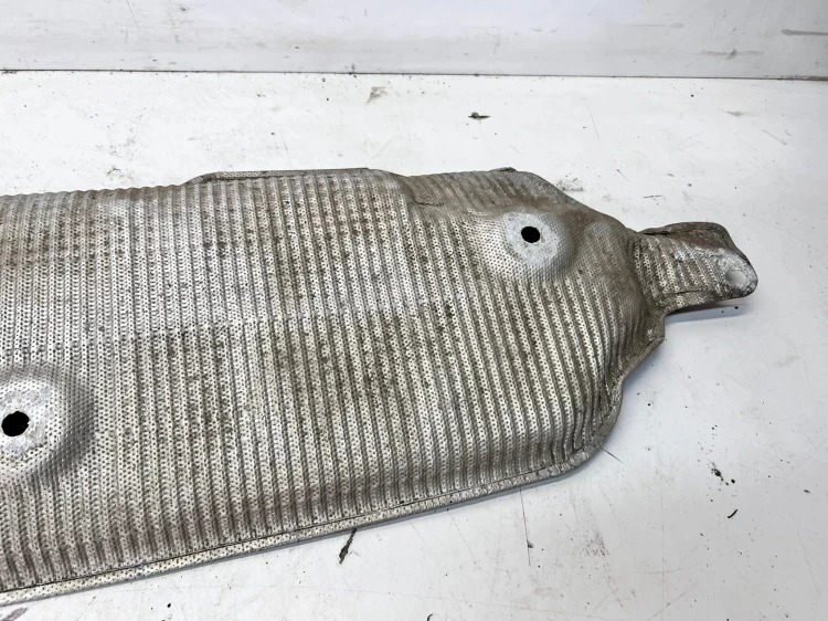 OSŁONA TERMICZNA AUDI Q7 4M 4M0825711F