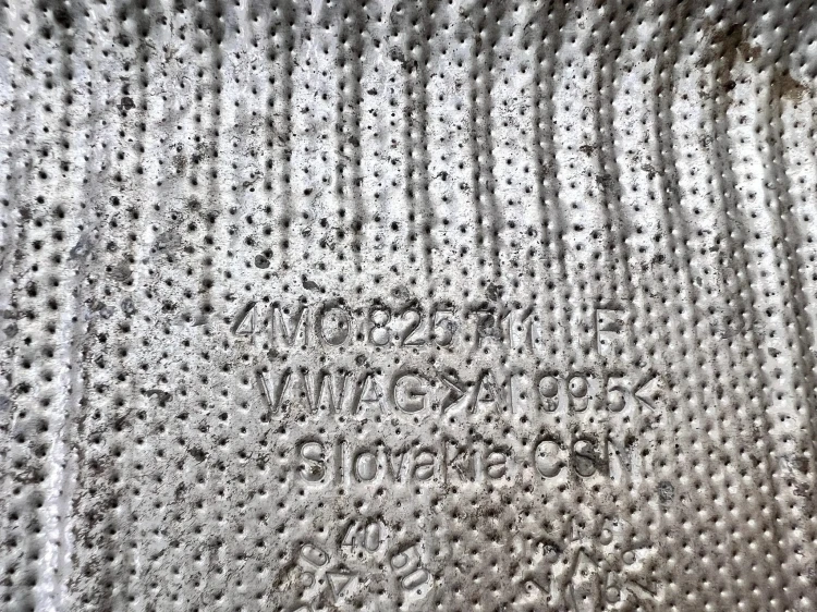 OSŁONA TERMICZNA AUDI Q7 4M 4M0825711F