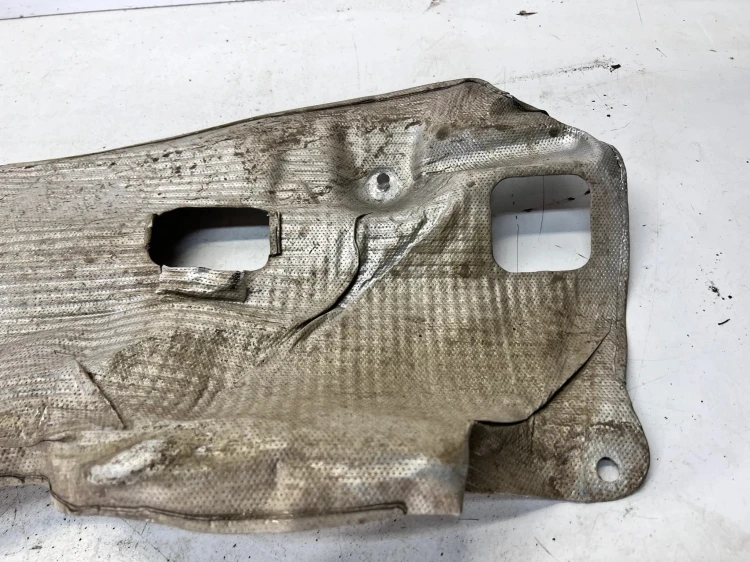 OSŁONA TERMICZNA AUDI Q7 4M 4M0825661N