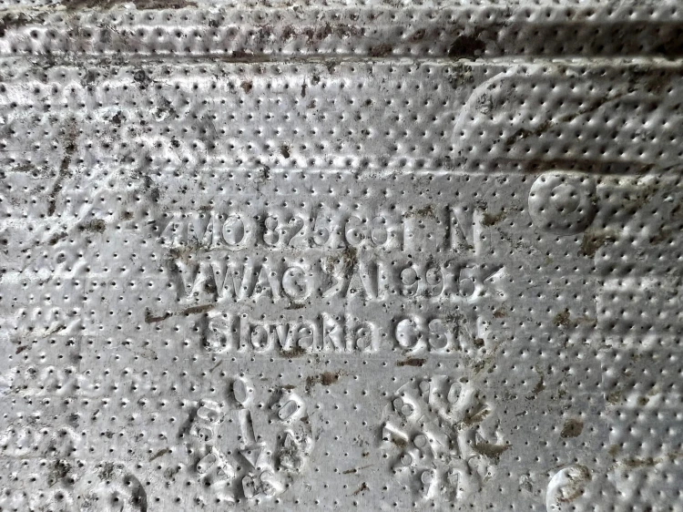 OSŁONA TERMICZNA AUDI Q7 4M 4M0825661N