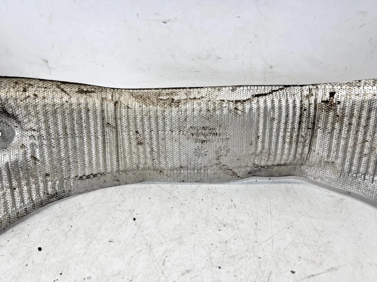 OSŁONA TERMICZNA AUDI Q7 4M 4M0825623E