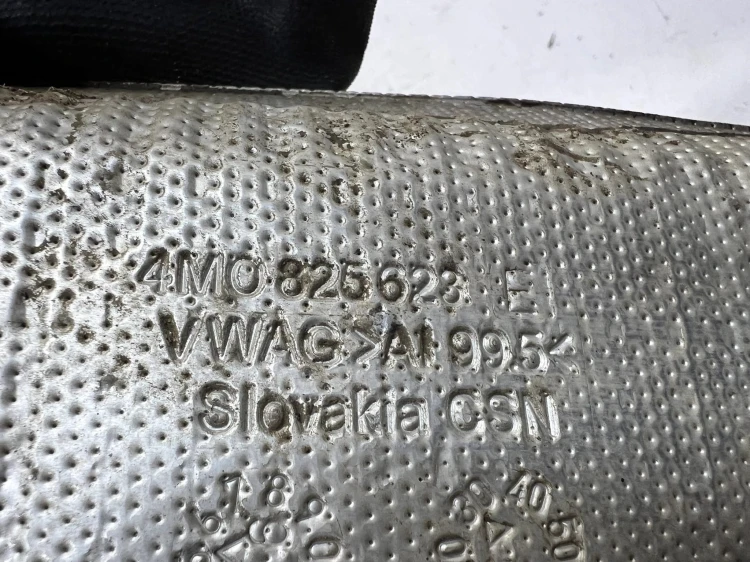 OSŁONA TERMICZNA AUDI Q7 4M 4M0825623E