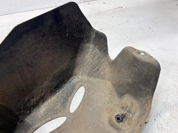 OSŁONA TERMICZNA KOMPRESORA AUDI Q7 4M 4M0616105E