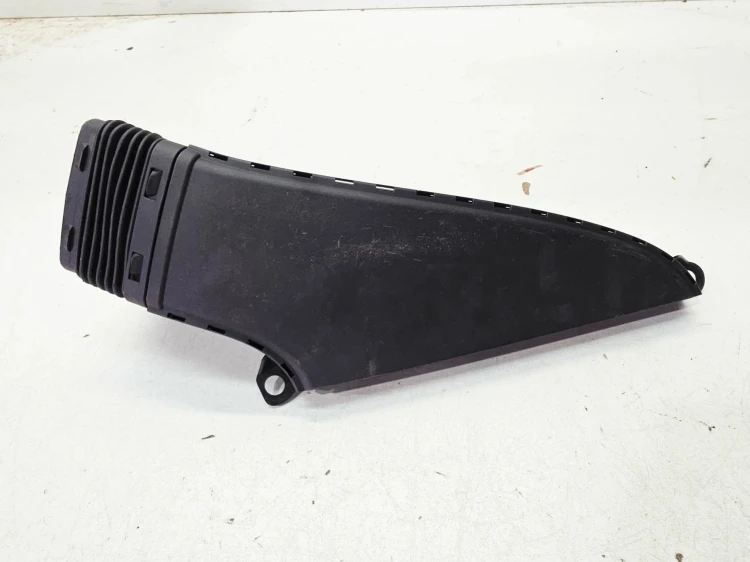 WLOT DOLOT POWIETRZA Z PASA PRZEDNIEGO AUDI A6 C8 4K0129520B